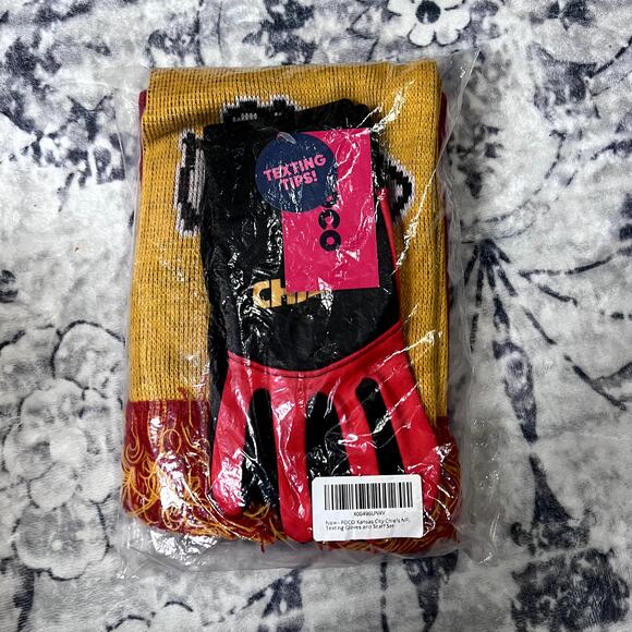 FOCO Chiefs Glove and Scarf Set One Size - Picture 3 of 4